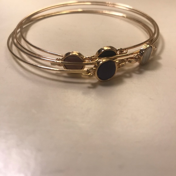 Stackable gold bracelets - Picture 8 of 8